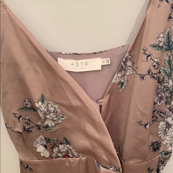ASTR The Label Wrap Dress NWT Medium - Picture 8 of 8